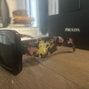 PRADA- SPR23Y Colour Code: 1AB5S0 Black/Dark Grey